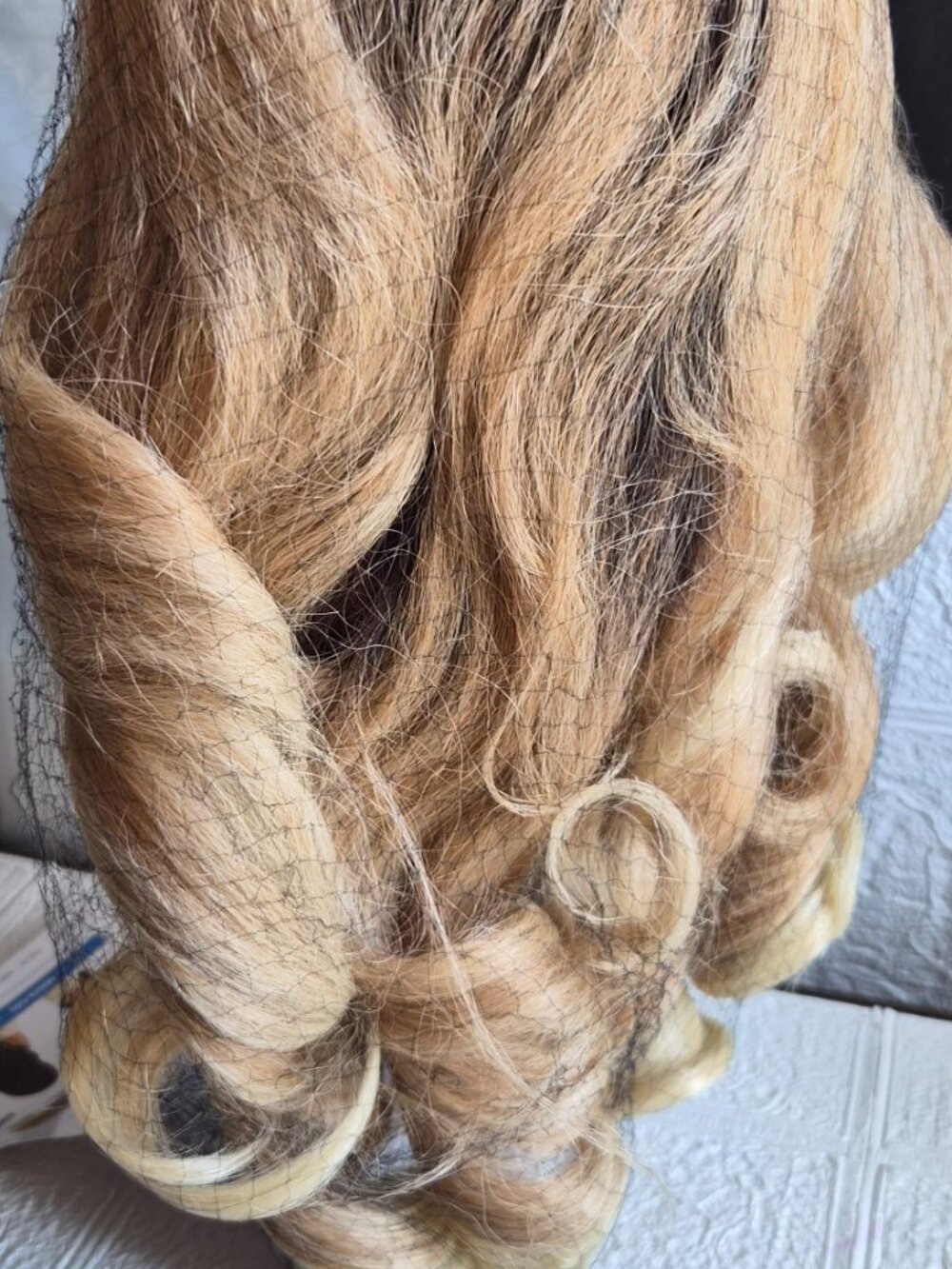 Outre Quick Weave Neesha H301 wig in the DR4/Golden Honey Melt color